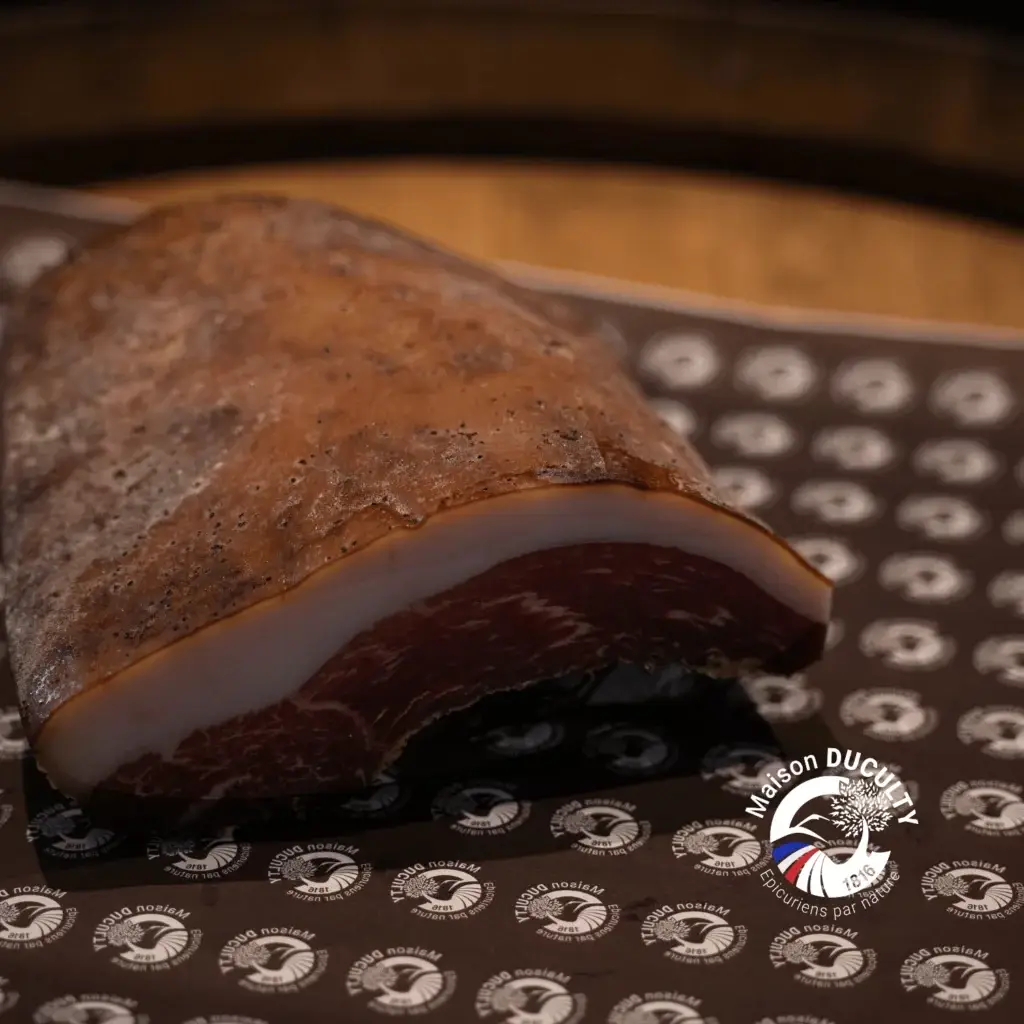 Jambon sec plat Maison DUCULTY façon speck désossé et truffé, charcuterie fine artisanale